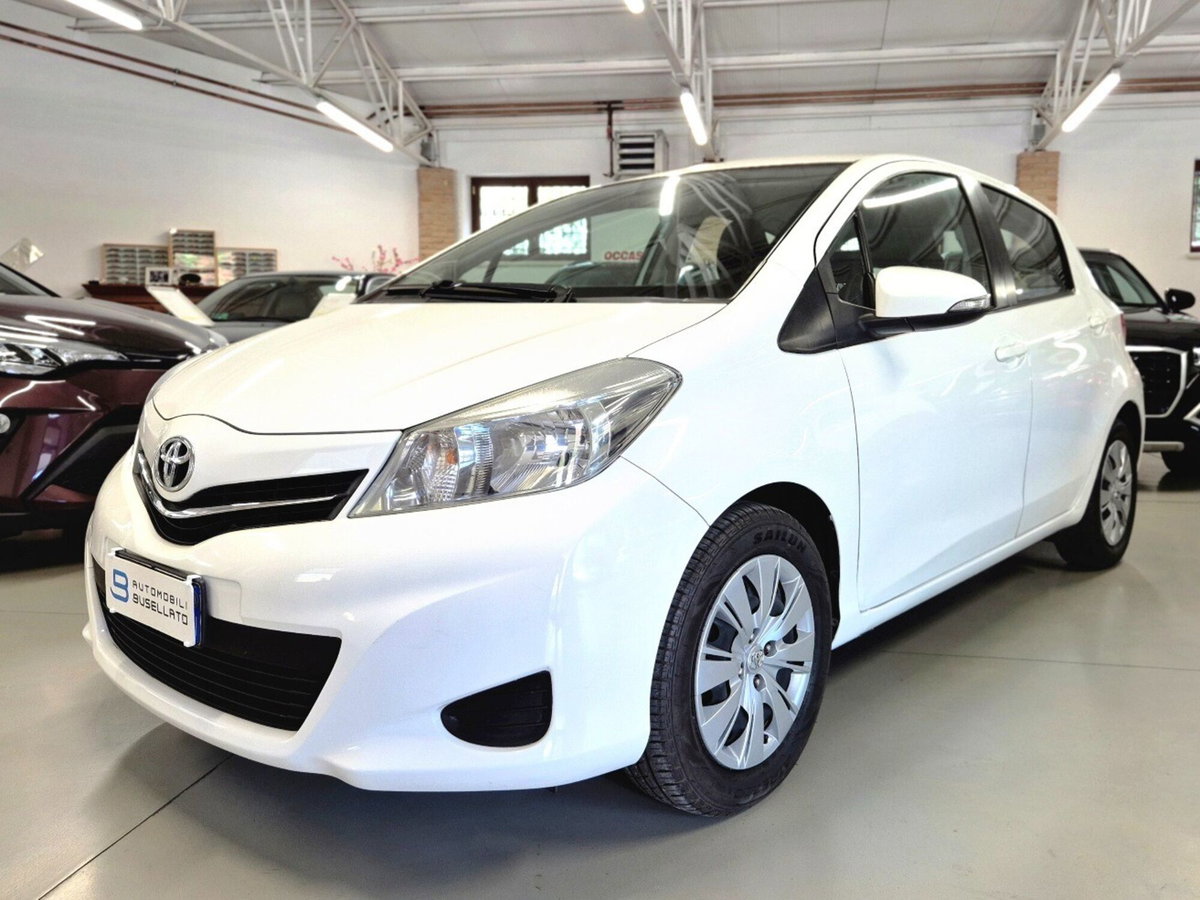 Toyota Yaris 1.0 5 porte Active (3)