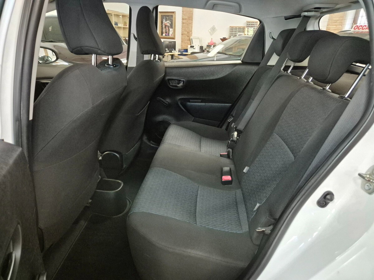 Toyota Yaris 1.0 5 porte Active (8)