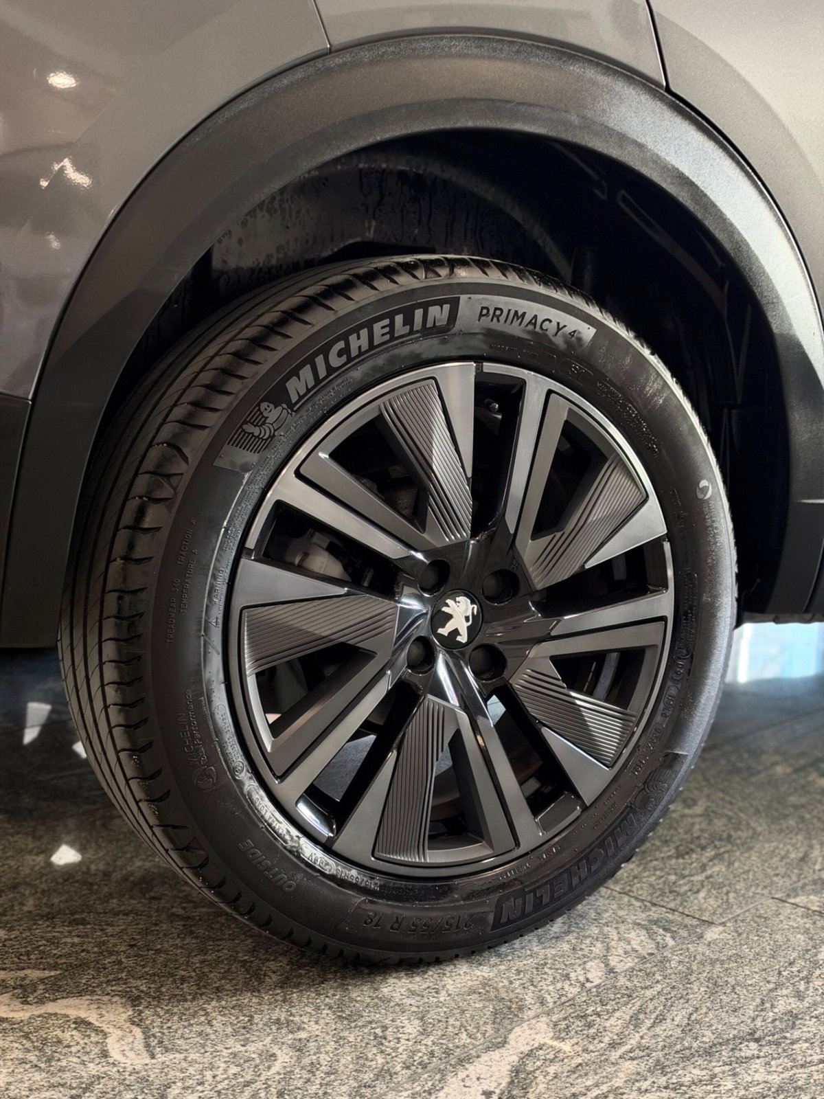 Peugeot 2008 BlueHDi 130 S&S EAT8 GT Pack (11)