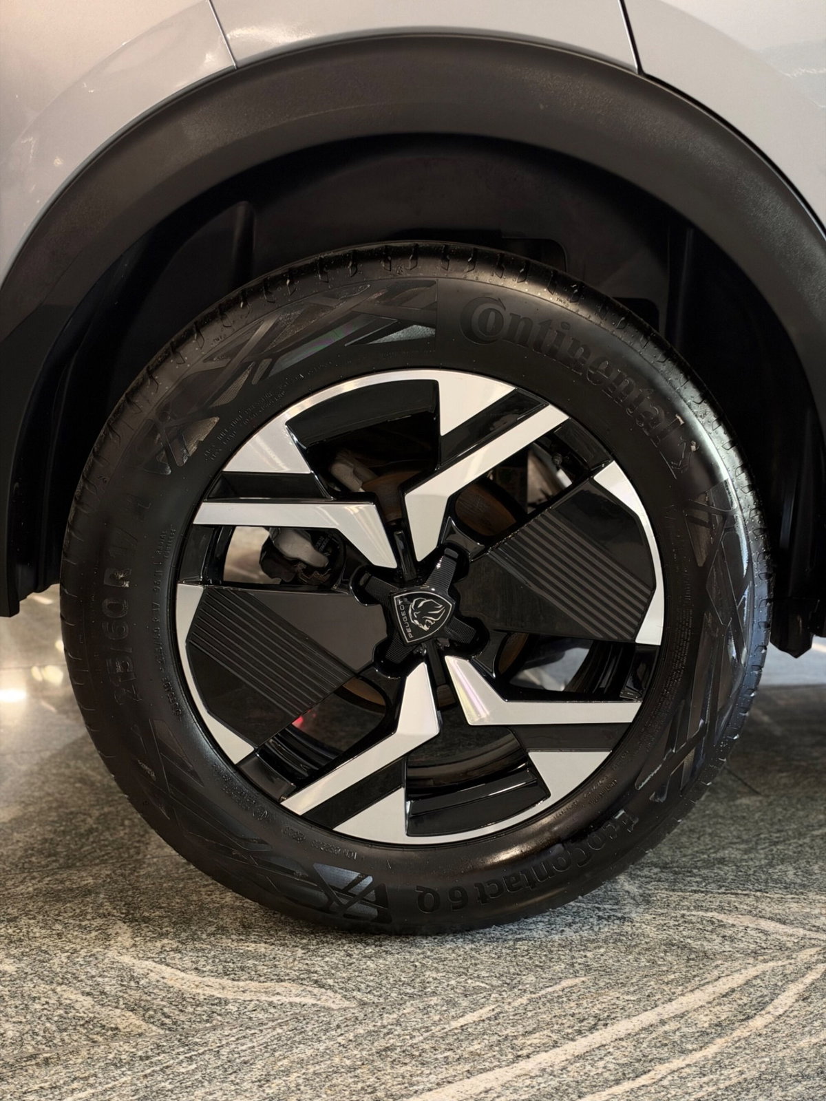 Peugeot 2008 BlueHDi 130 S&S EAT8 Allure Pack (11)