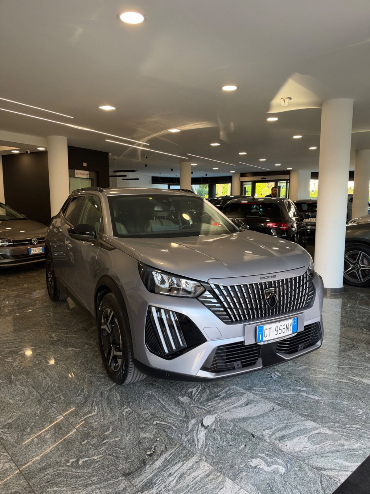 Peugeot 2008 BlueHDi 130 S&S EAT8 Allure Pack (4)