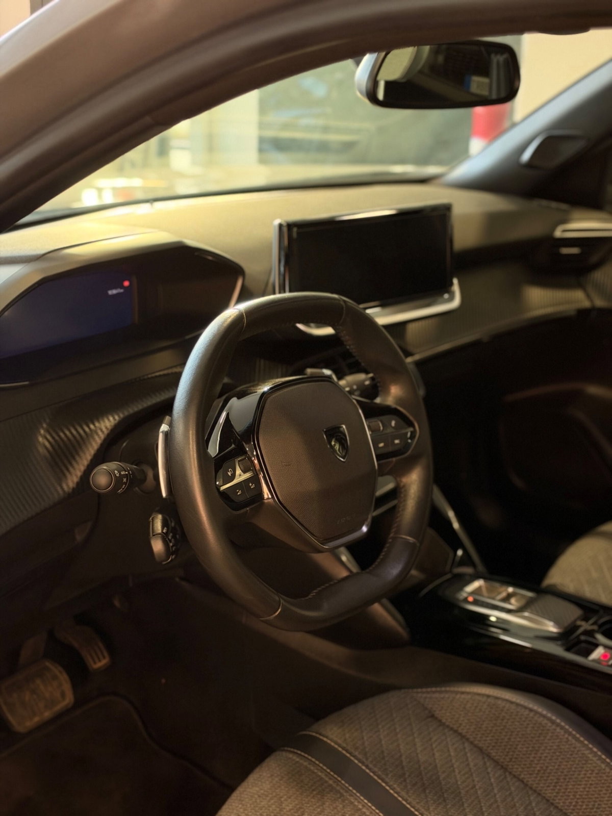 Peugeot 2008 BlueHDi 130 S&S EAT8 Allure Pack (9)