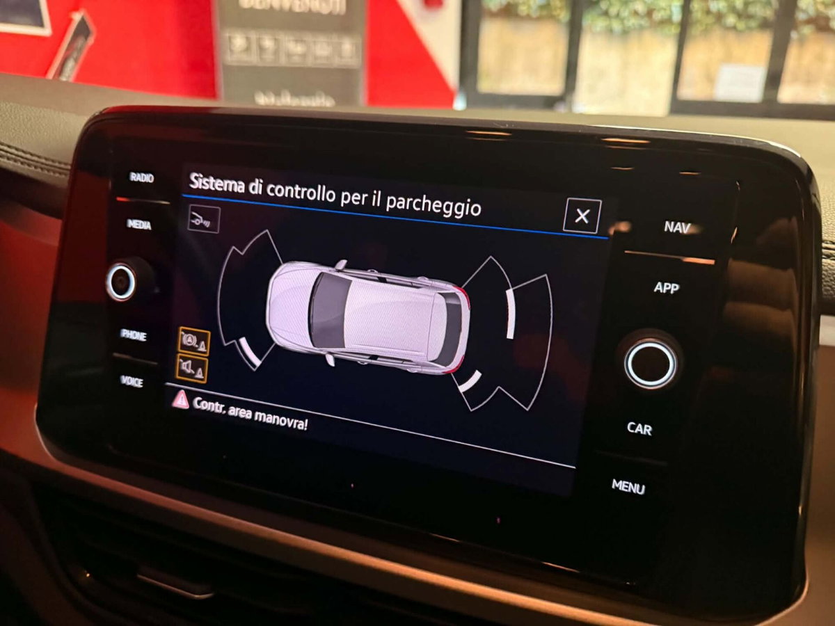 Volkswagen T-Roc 2.0 tdi Life 115cv (12)