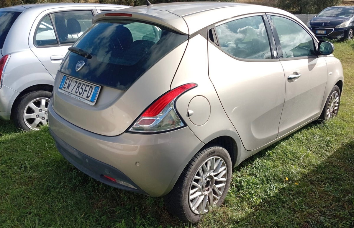 Lancia Ypsilon 1.2 69 CV 5 porte GPL Ecochic Gold (4)