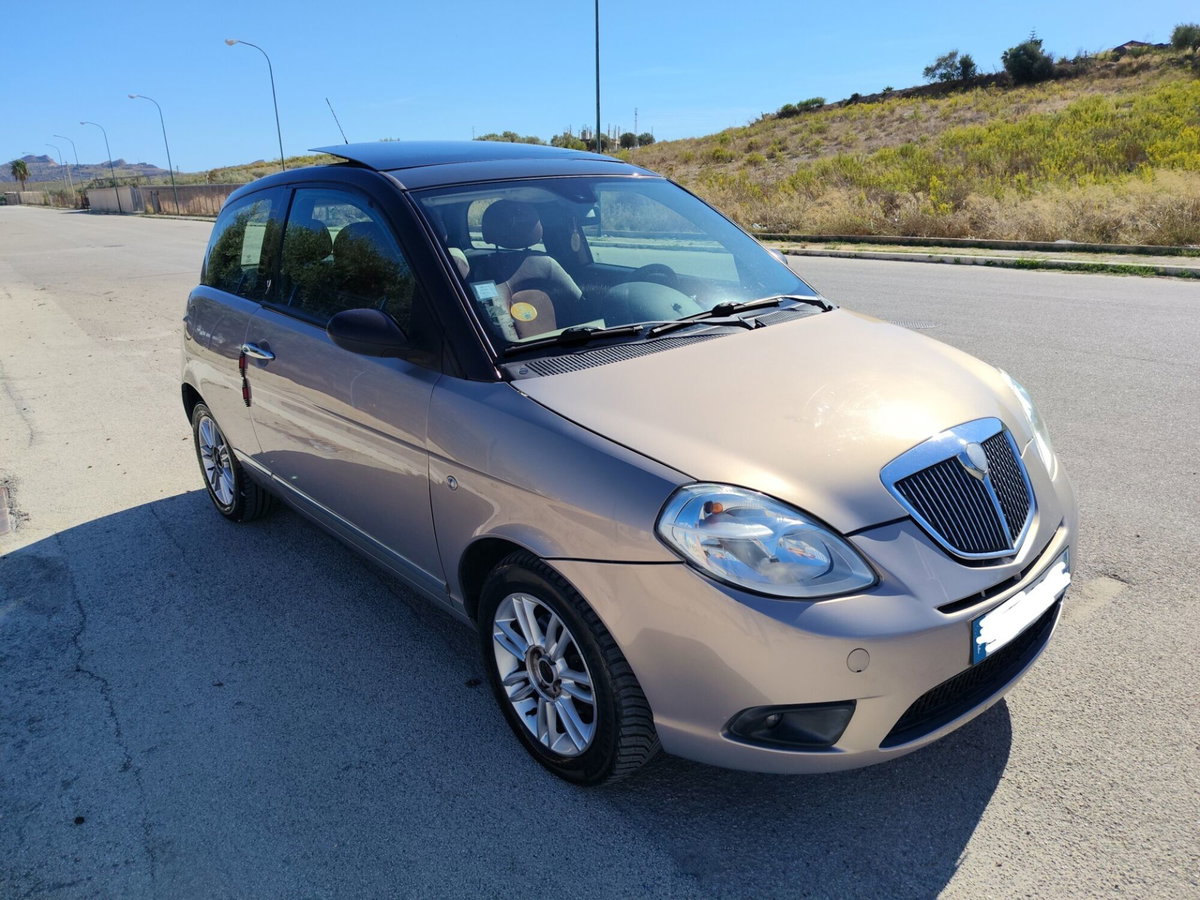 Lancia Ypsilon 1.3 MJT 75 CV Platino