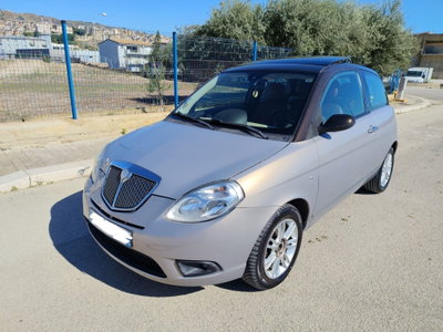 Lancia Ypsilon 1.3 MJT 75 CV Platino (2)