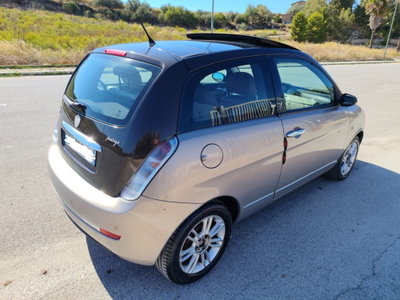 Lancia Ypsilon 1.3 MJT 75 CV Platino (3)