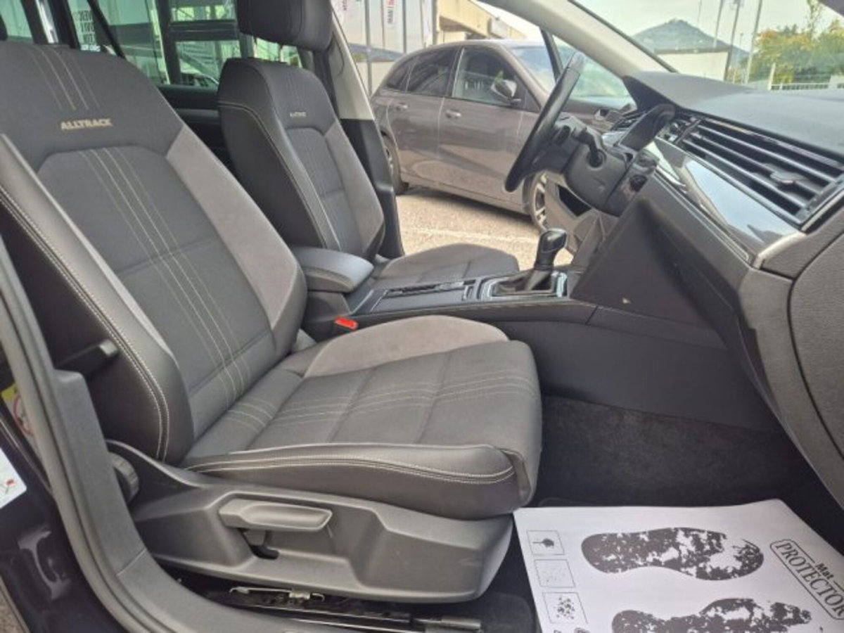 Volkswagen Passat Variant 2.0 TDI SCR 200 CV 4MOTION DSG Executive (15)