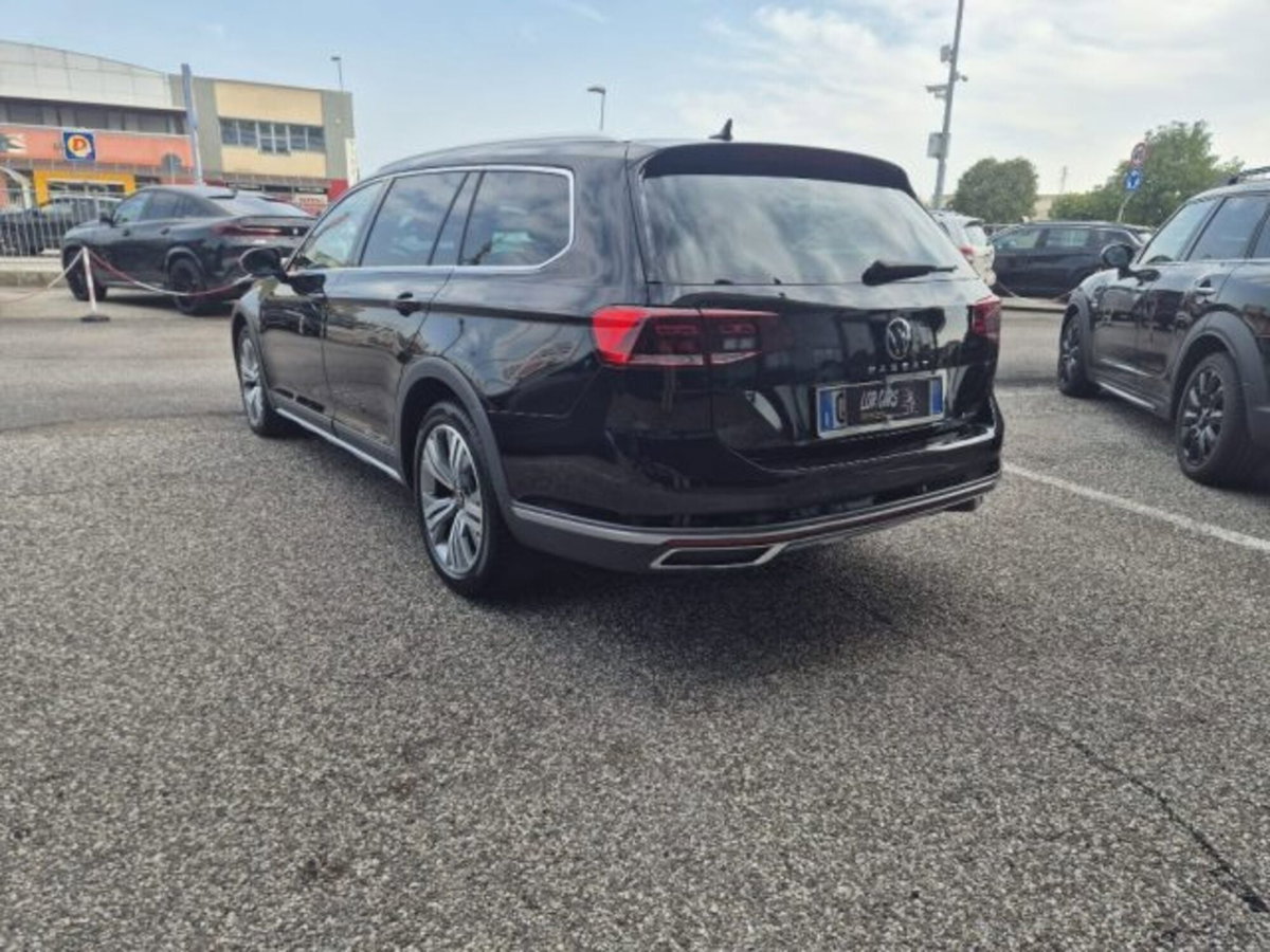Volkswagen Passat Variant 2.0 TDI SCR 200 CV 4MOTION DSG Executive (6)