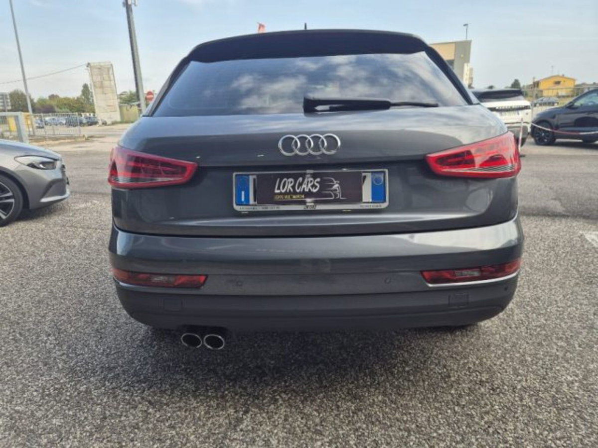 Audi Q3 2.0 TDI 120 CV Business (6)