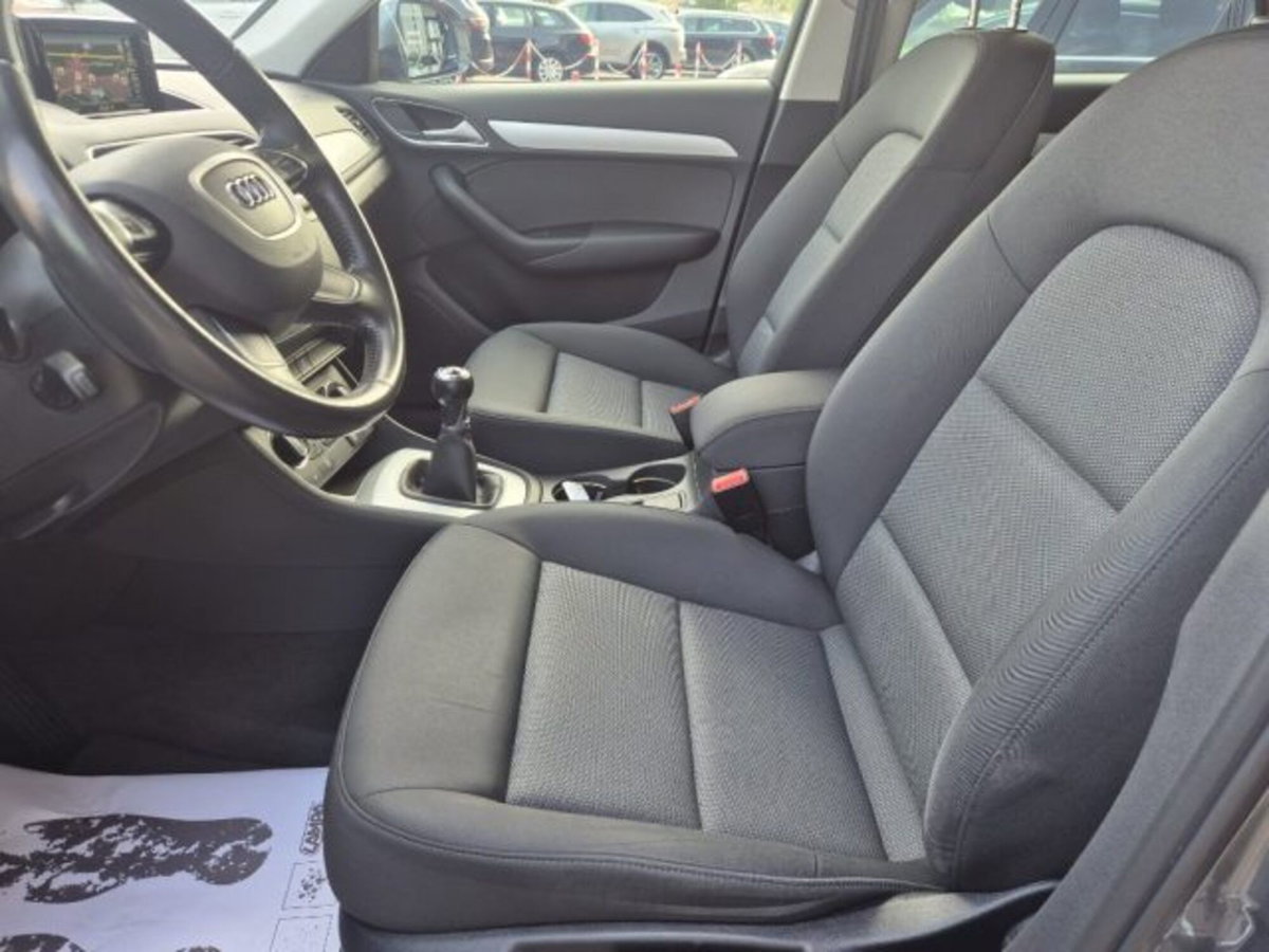 Audi Q3 2.0 TDI 120 CV Business (9)