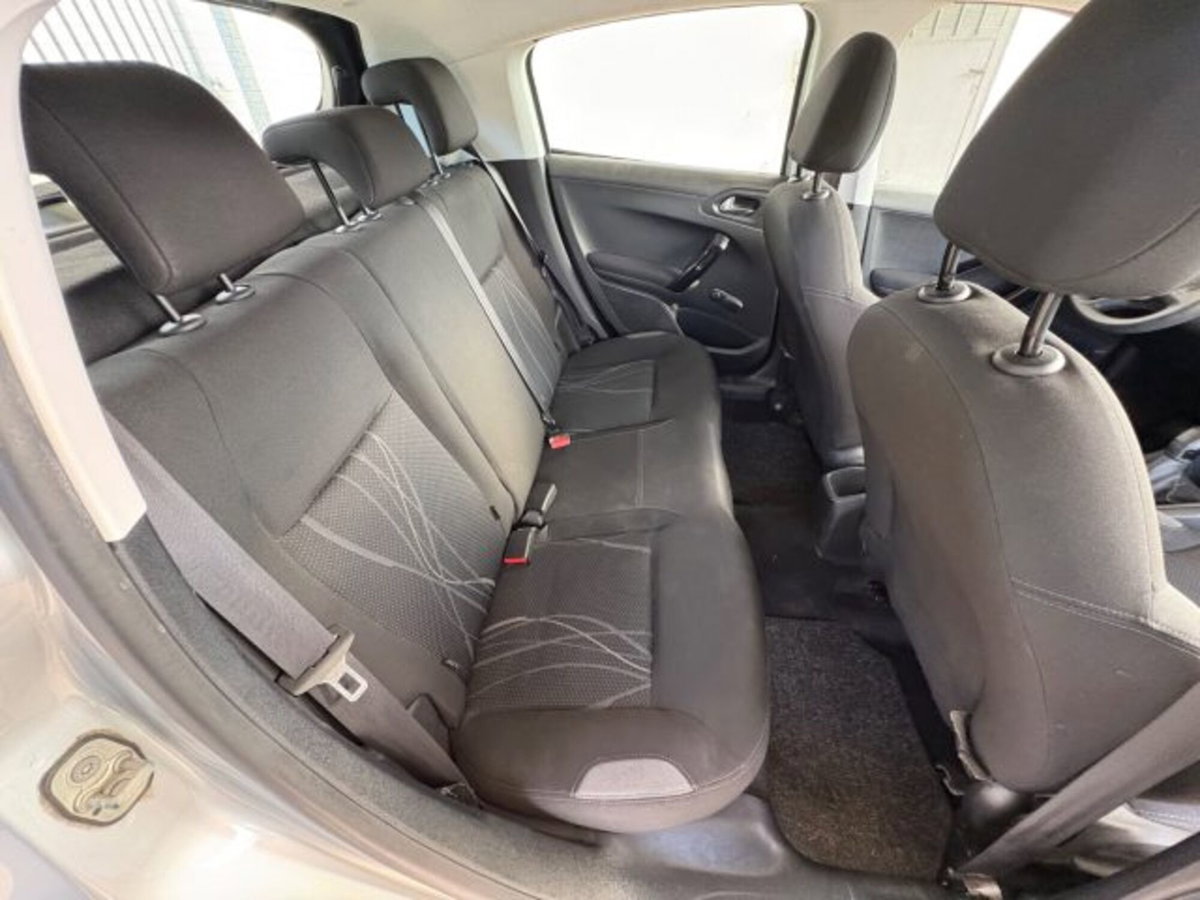 Peugeot 208 HDi 68 CV 5 porte Allure (10)
