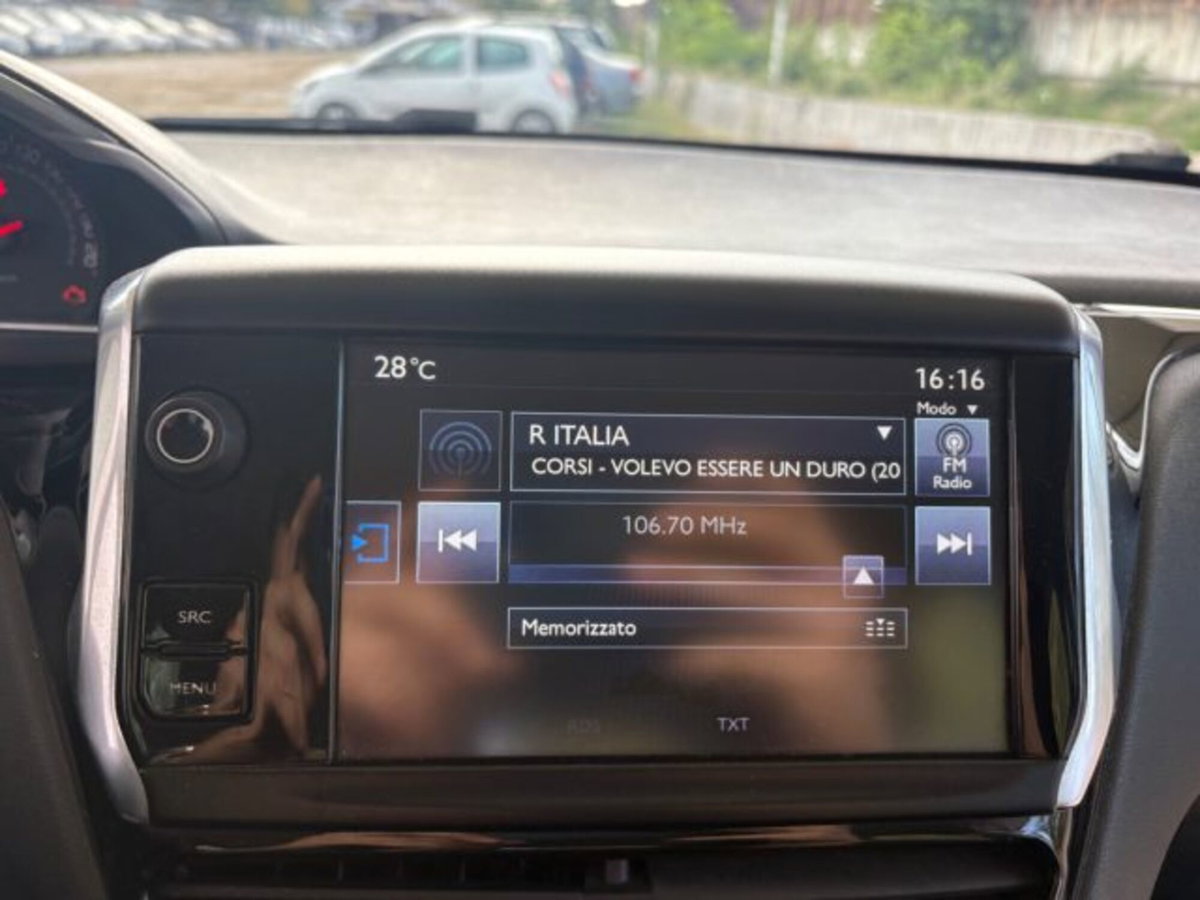 Peugeot 208 HDi 68 CV 5 porte Allure (12)