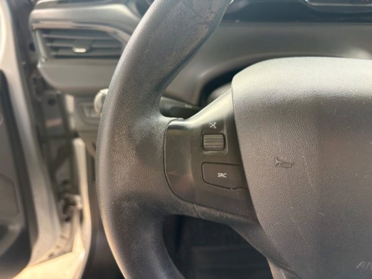 Peugeot 208 HDi 68 CV 5 porte Allure (14)