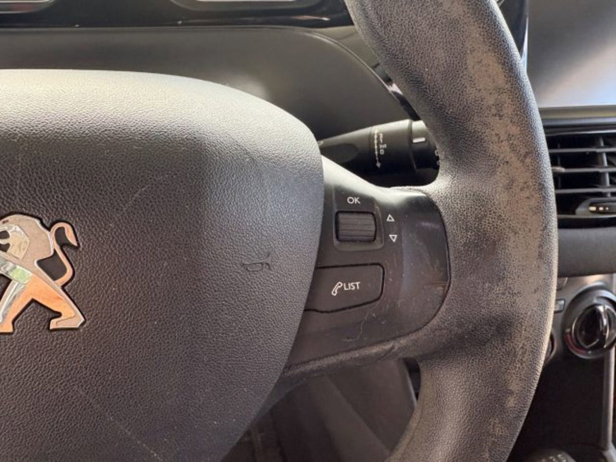 Peugeot 208 HDi 68 CV 5 porte Allure (15)