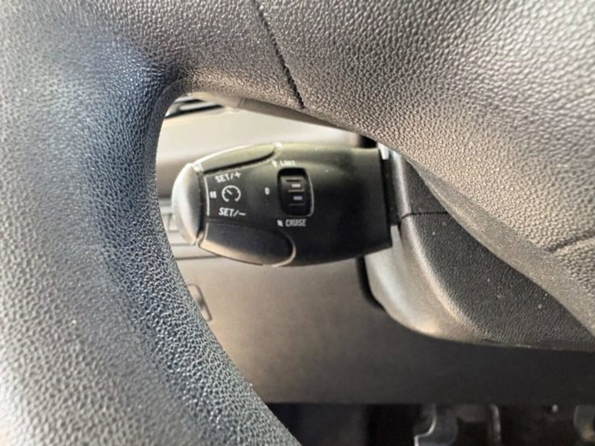 Peugeot 208 HDi 68 CV 5 porte Allure (16)
