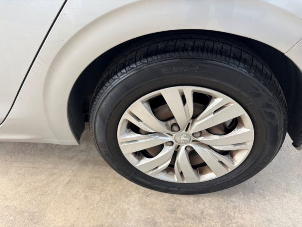Peugeot 208 HDi 68 CV 5 porte Allure (19)