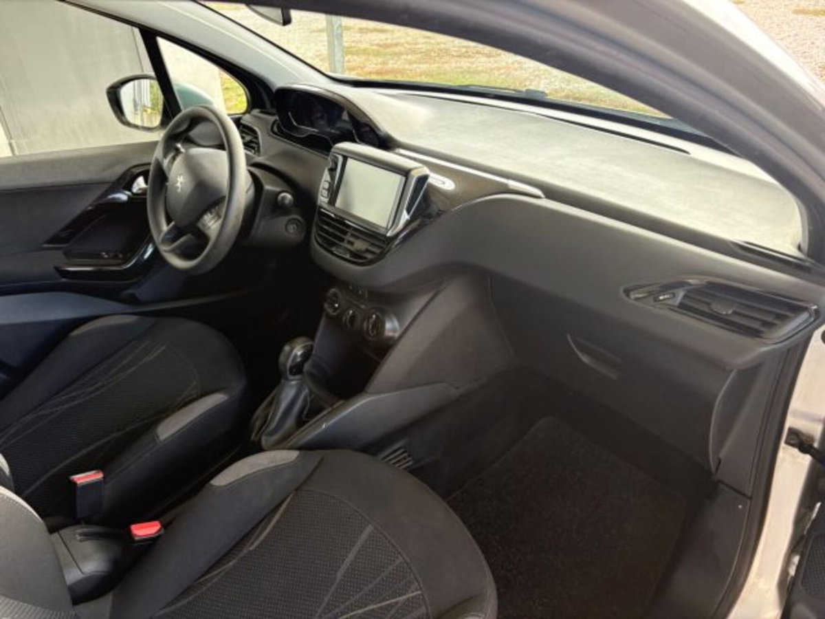 Peugeot 208 HDi 68 CV 5 porte Allure (8)