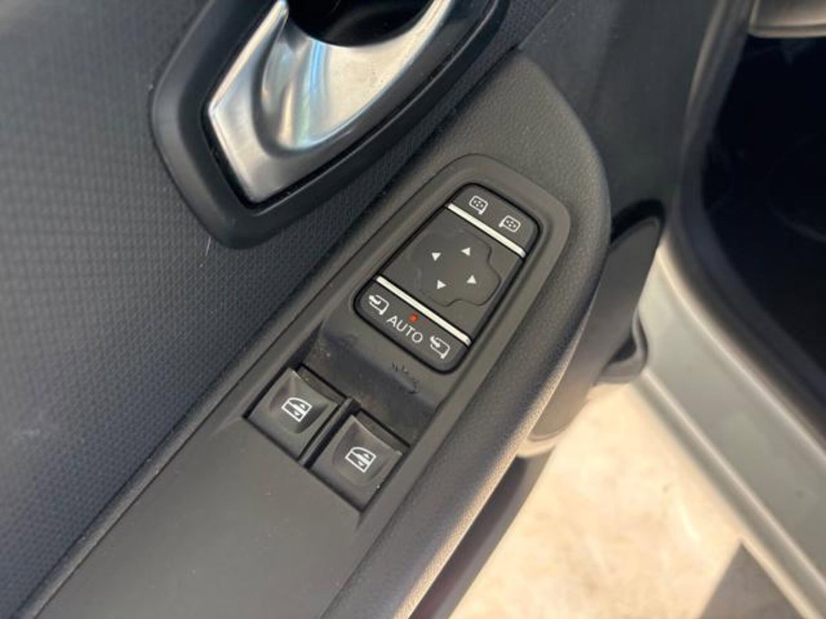 Renault Clio 1.2 75CV GPL 5 porte Wave (14)