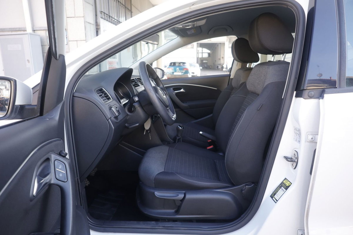 Volkswagen Polo 1.0 MPI 75 CV 5p. Comfortline (17)