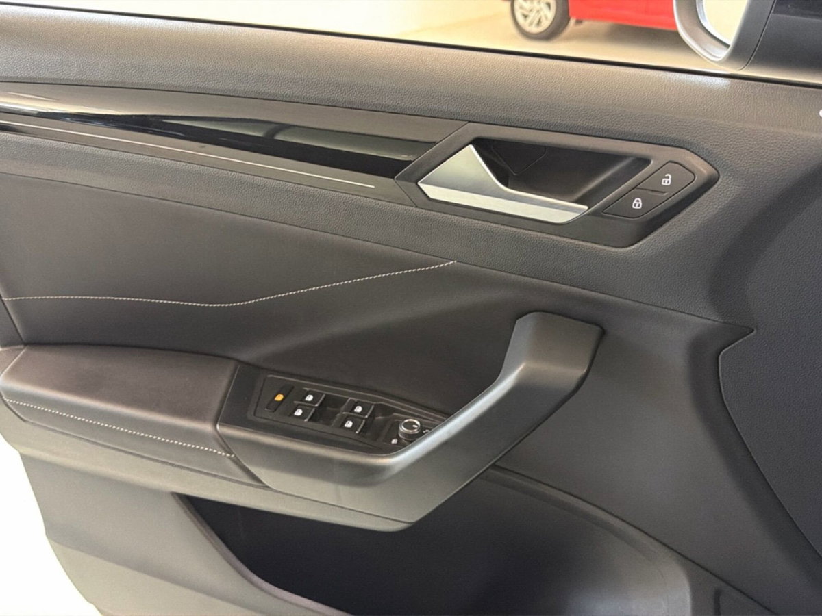 Volkswagen T-Roc 1.5 tsi Style dsg (8)