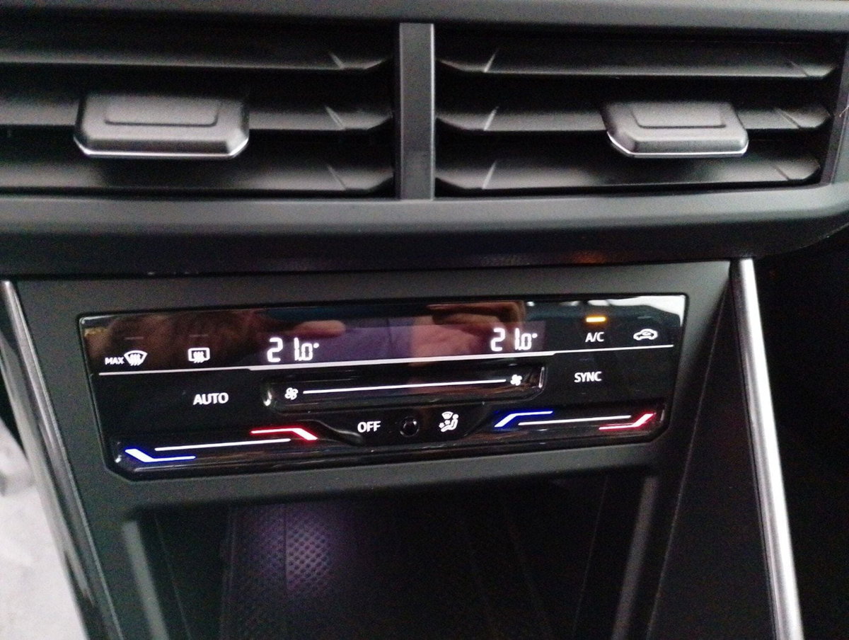 Volkswagen Polo 1.0 tsi Style 95cv (17)