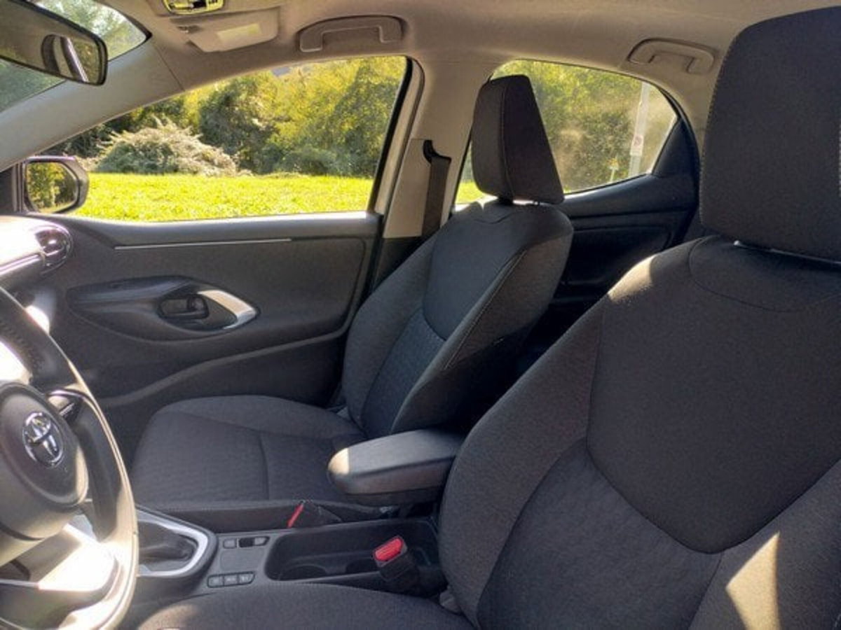 Toyota Yaris Cross 1.5h GR Sport Black Sky fwd 116cv e-cvt (9)