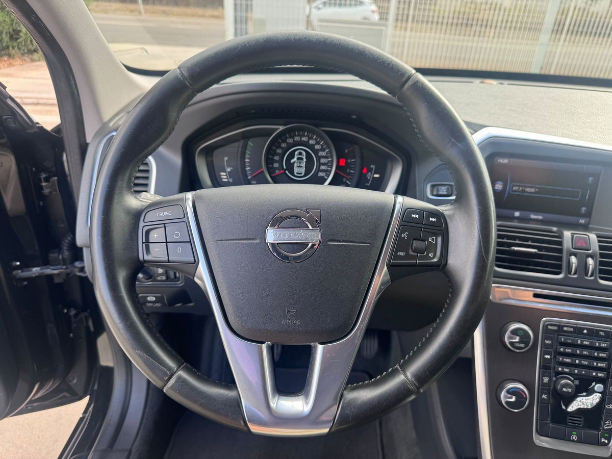 Volvo XC60 D4 163 CV Kinetic (4)