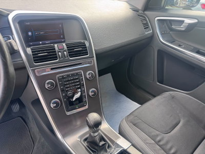 Volvo XC60 D4 163 CV Kinetic (6)