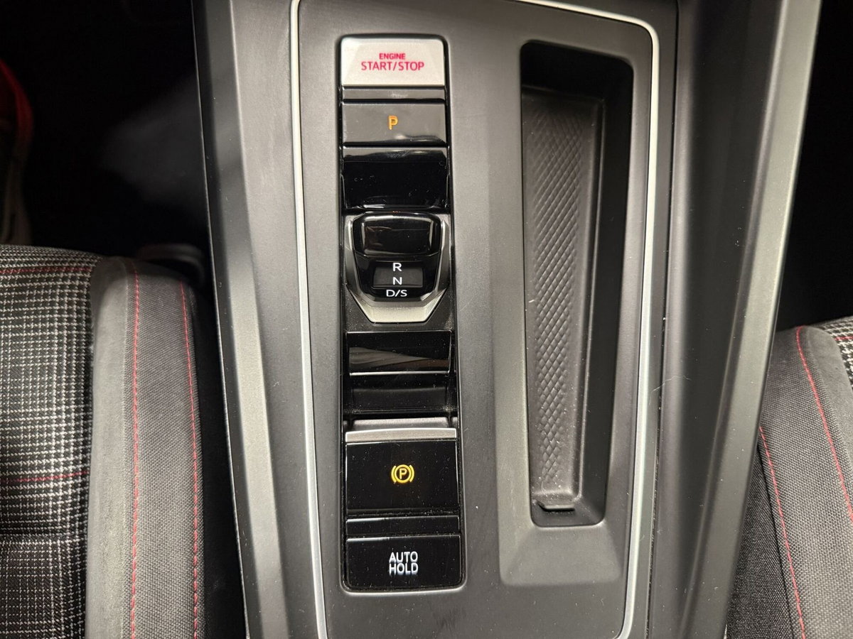 Volkswagen Golf 2.0 TSI GTI DSG (10)