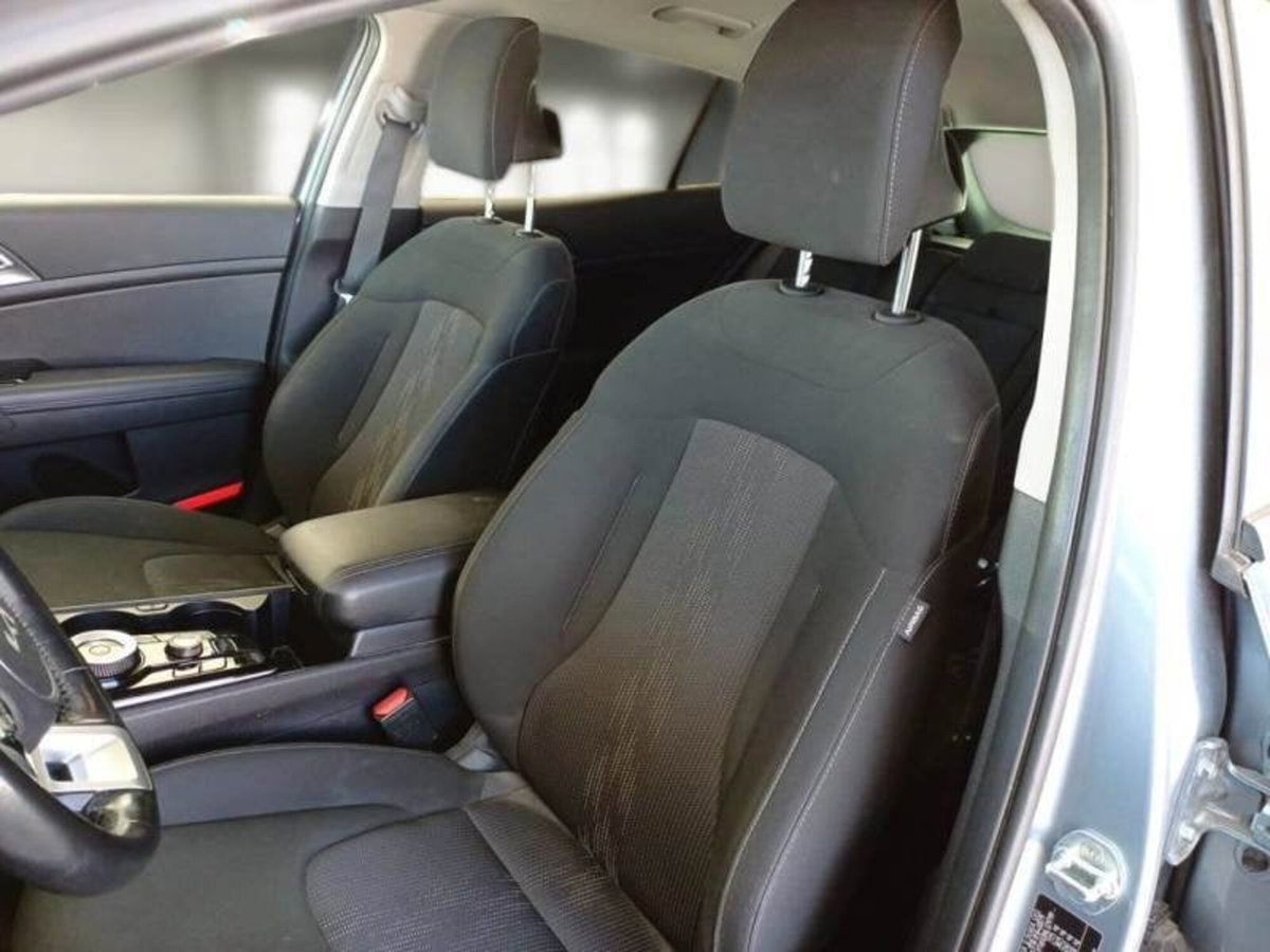Kia Sportage 1.6 tgdi hev Style 210cv auto (4)