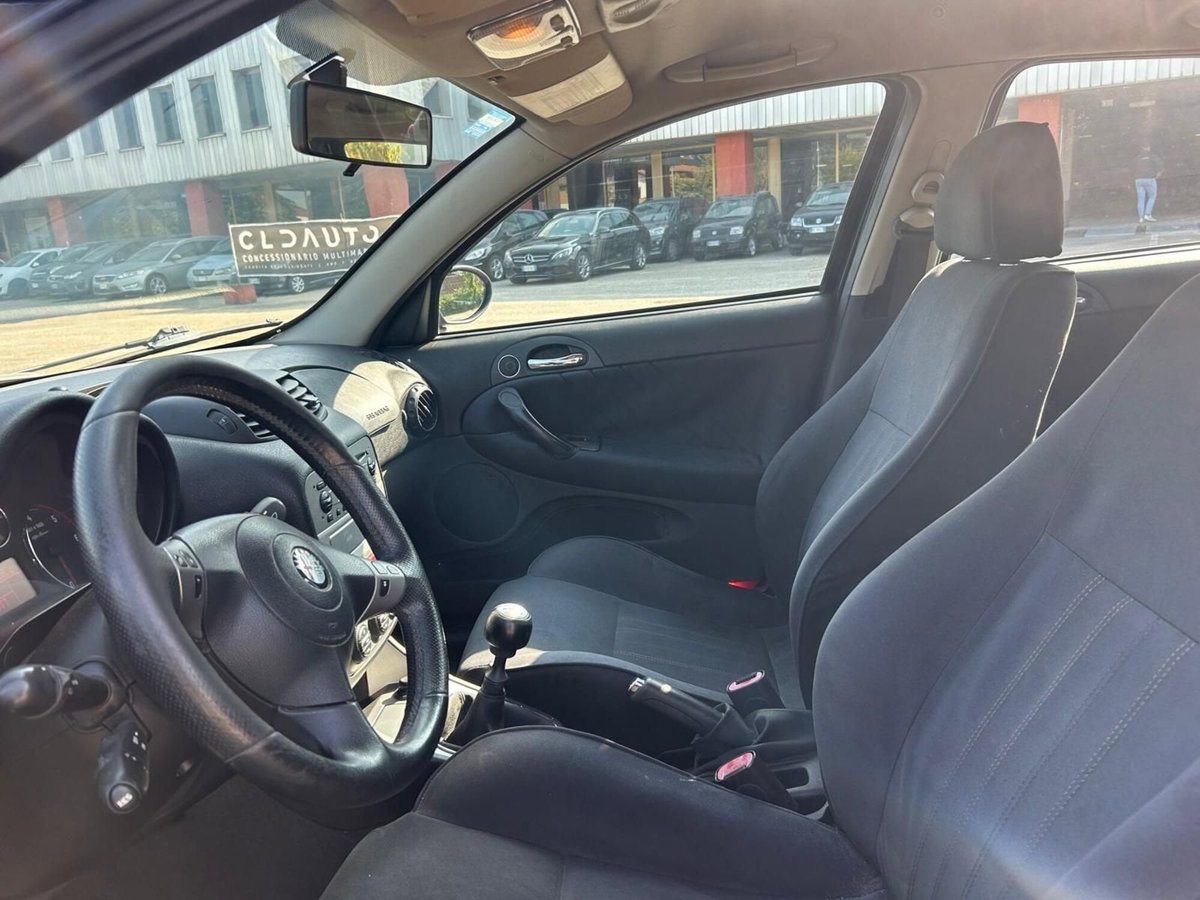 Alfa Romeo 147 1.9 JTD (120) 5 porte Moving (5)