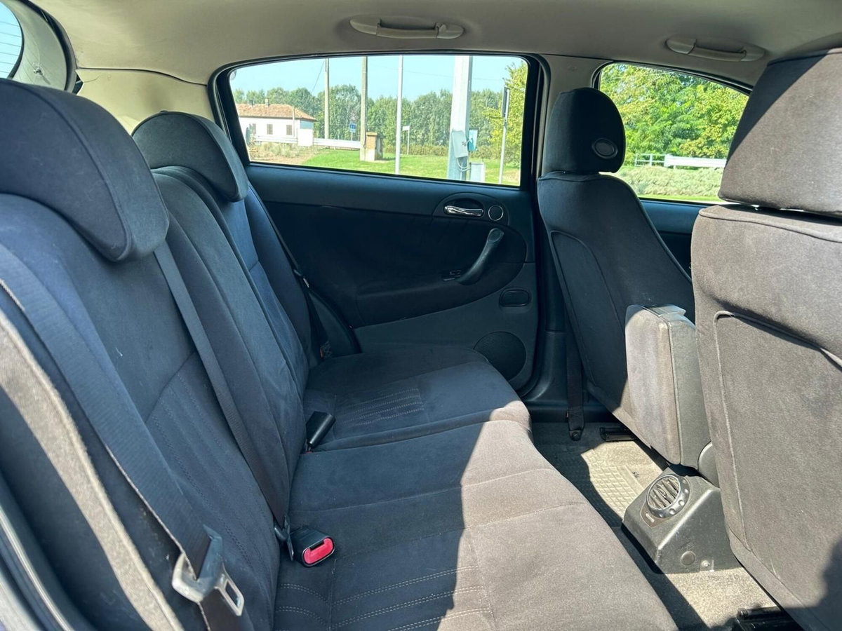 Alfa Romeo 147 1.9 JTD (120) 5 porte Moving (7)