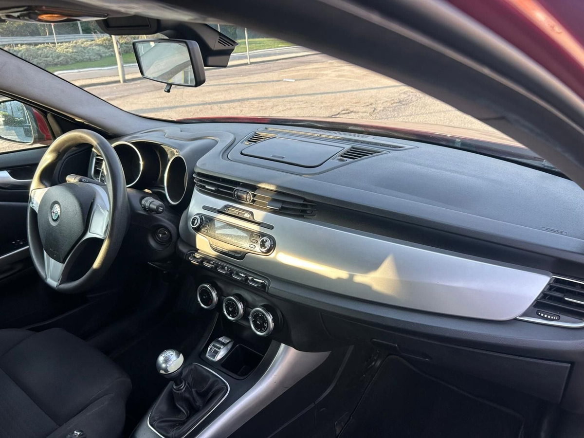 Alfa Romeo Giulietta 1.4 Turbo multiair Distinctive 170cv (9)