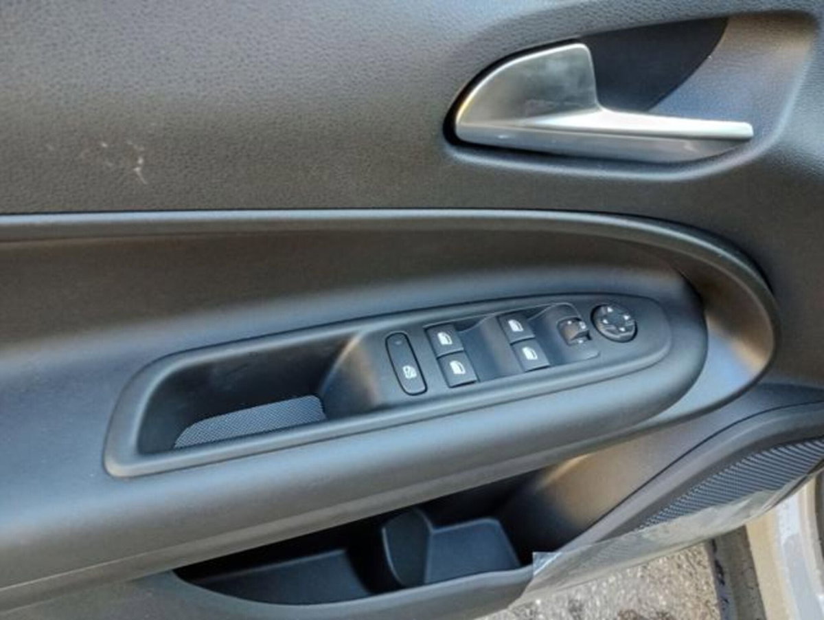 Jeep Avenger 1.2 turbo e-hybrid mhev Altitude fwd 110cv edct6 (11)
