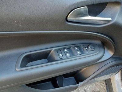 Jeep Avenger 1.2 turbo e-hybrid mhev Altitude fwd 110cv edct6 (11)