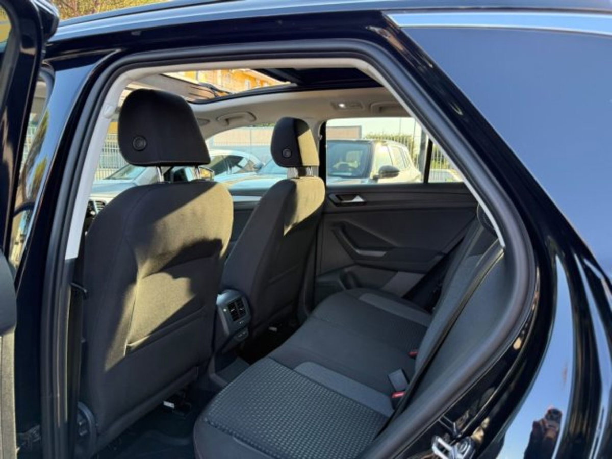 Volkswagen T-Roc 2.0 tdi R-Line 115cv (11)