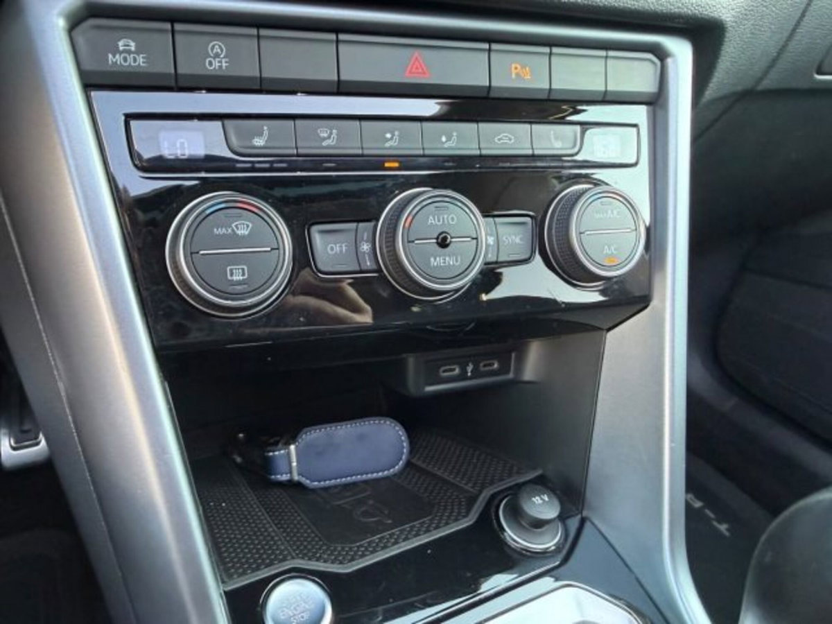 Volkswagen T-Roc 2.0 tdi R-Line 115cv (14)
