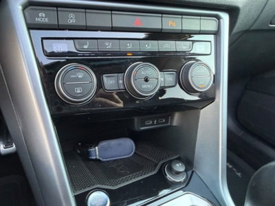 Volkswagen T-Roc 2.0 tdi R-Line 115cv (14)