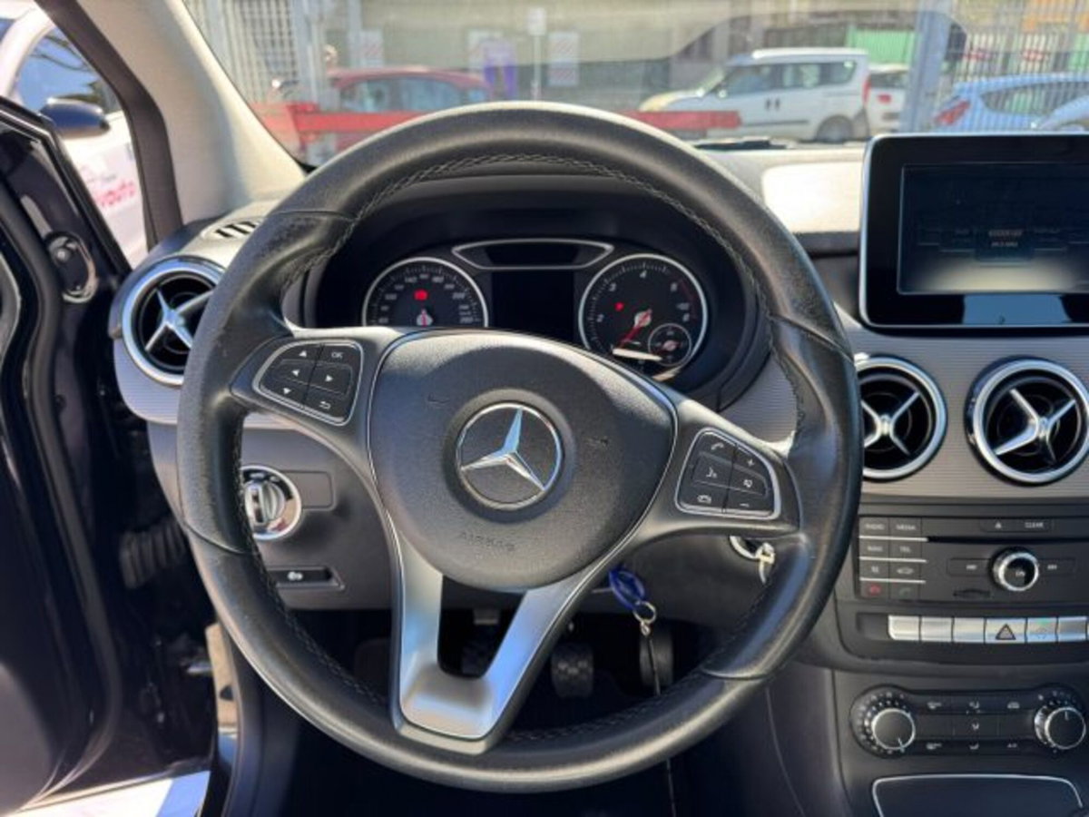 Mercedes-Benz Classe B 180 d Premium (10)