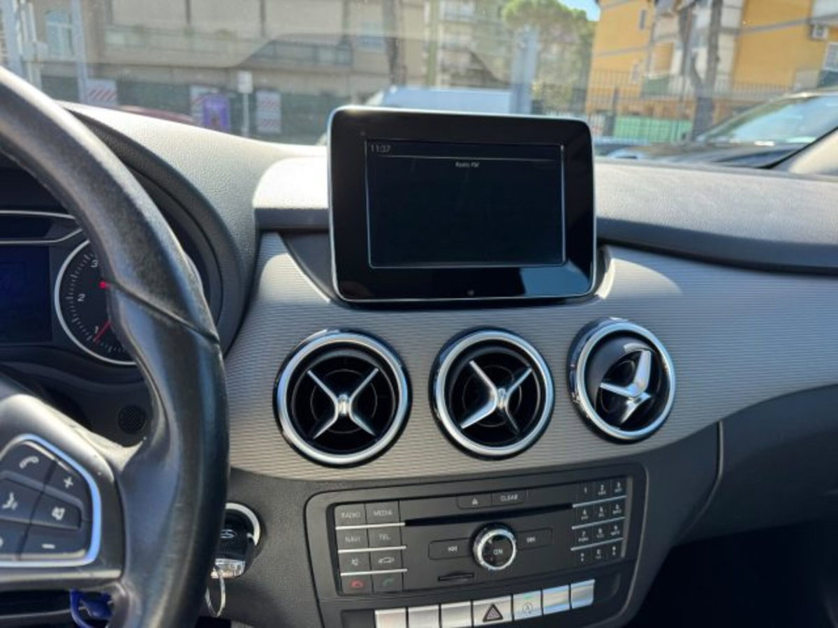 Mercedes-Benz Classe B 180 d Premium (11)