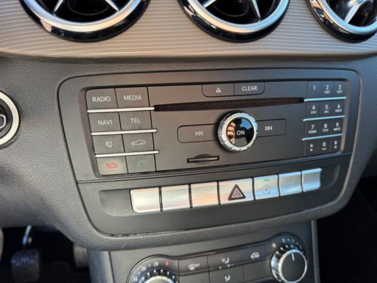 Mercedes-Benz Classe B 180 d Premium (15)