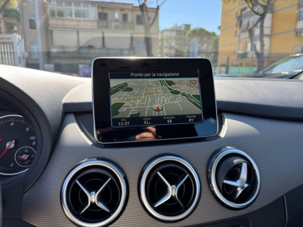 Mercedes-Benz Classe B 180 d Premium (18)