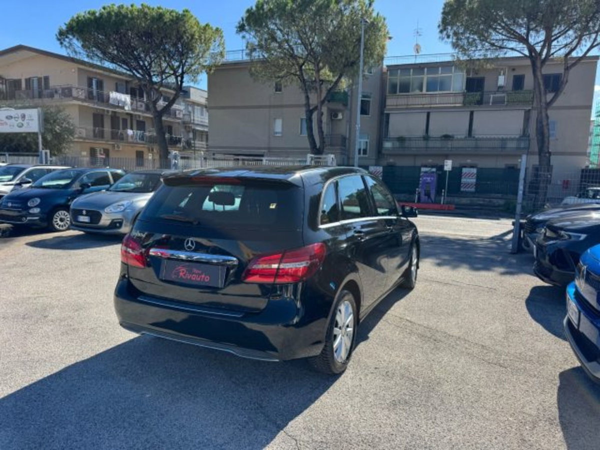Mercedes-Benz Classe B 180 d Premium (5)