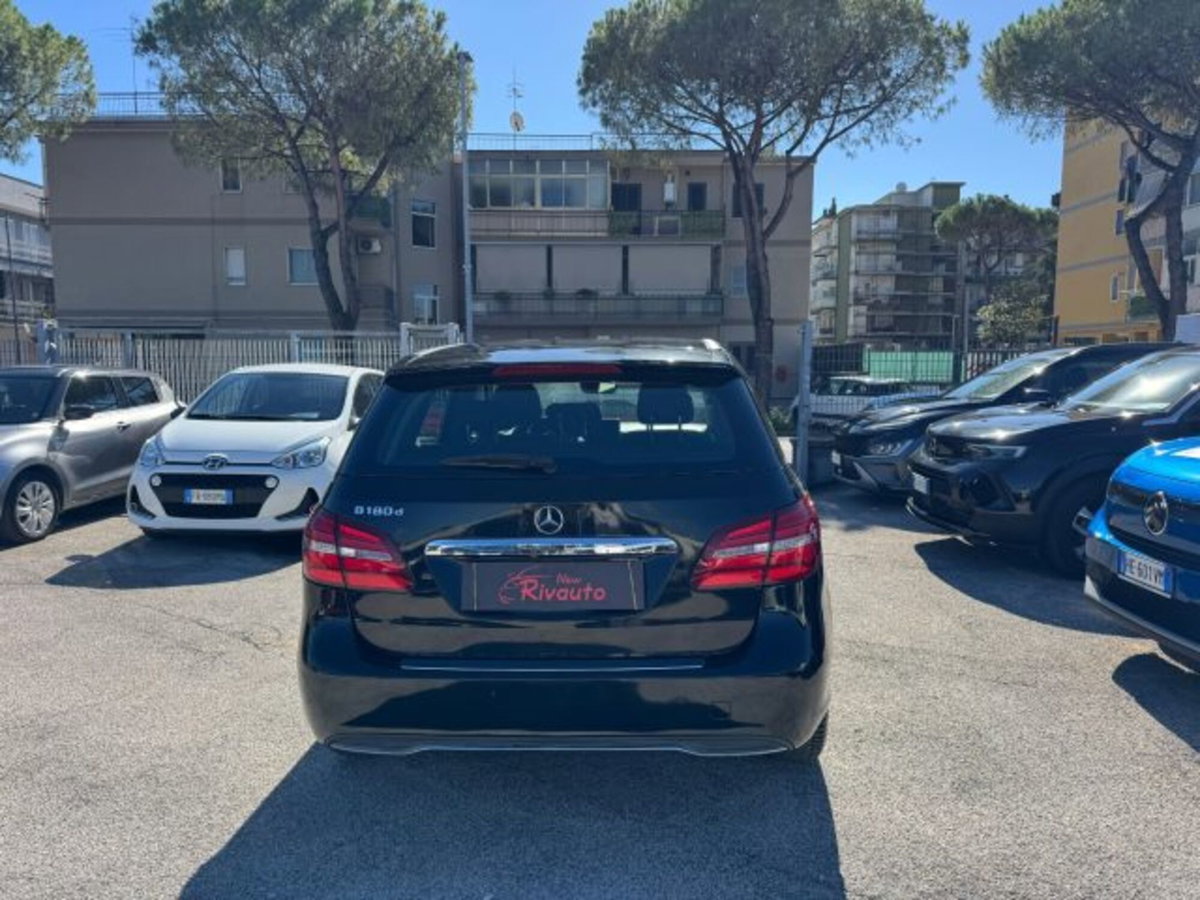 Mercedes-Benz Classe B 180 d Premium (6)