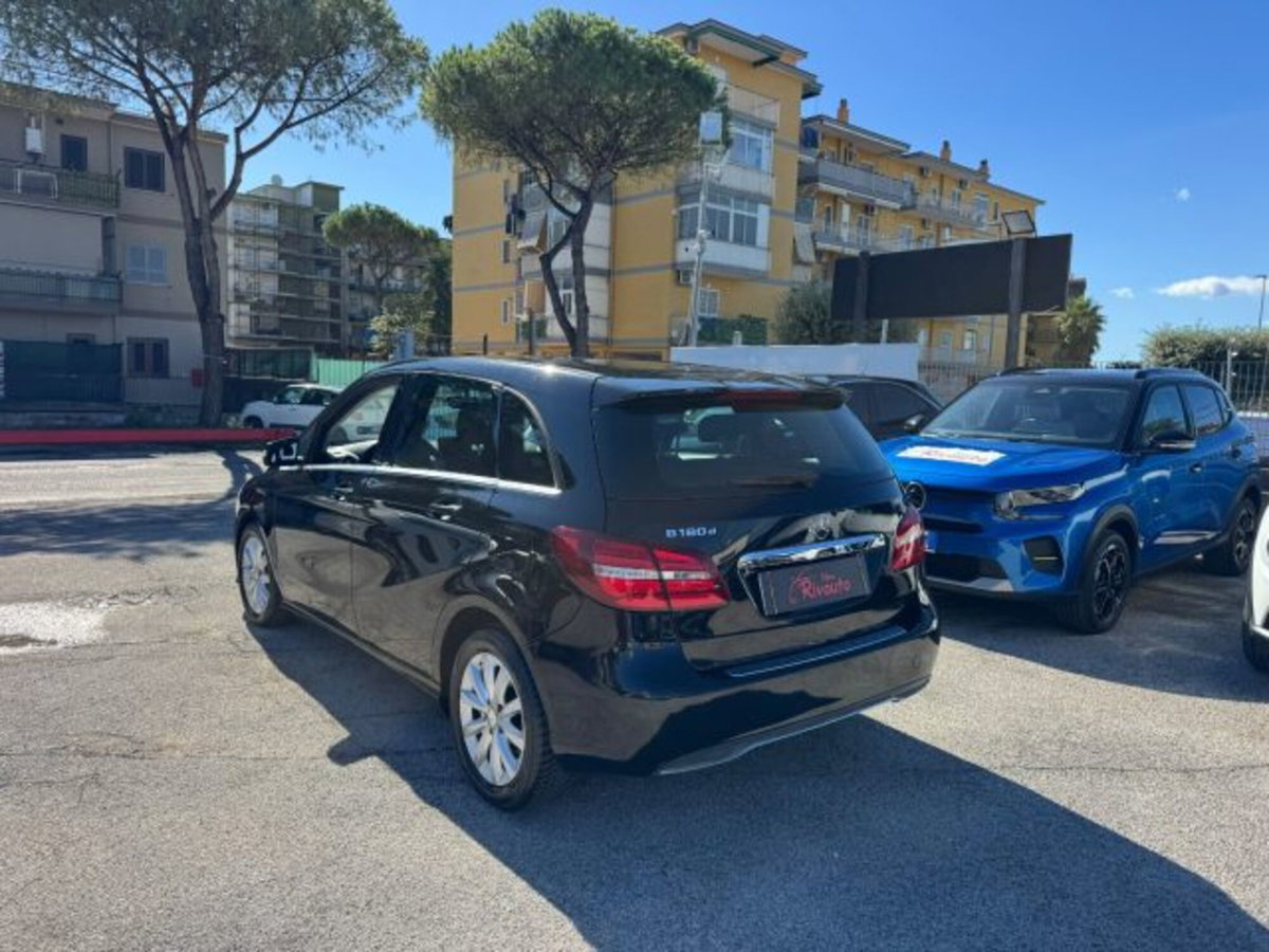 Mercedes-Benz Classe B 180 d Premium (8)