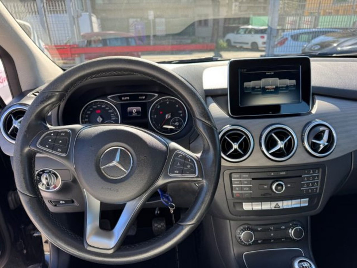 Mercedes-Benz Classe B 180 d Premium (9)
