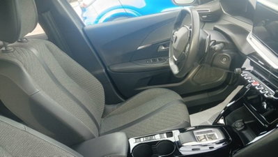 Peugeot 2008 PureTech 130 S&S EAT8 Allure Pack (4)