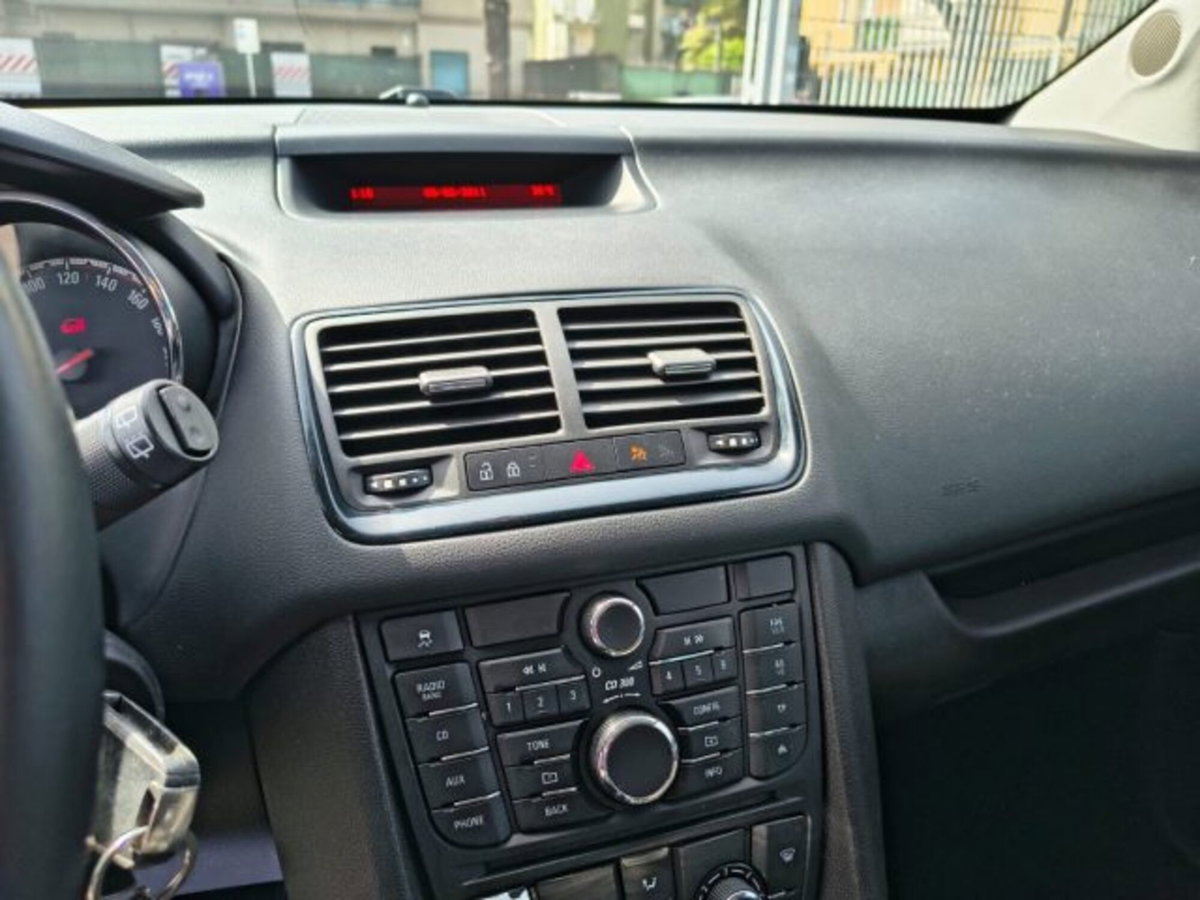 Opel Meriva 1.3 CDTI 95CV ecoFLEStart&Stop Cosmo (18)