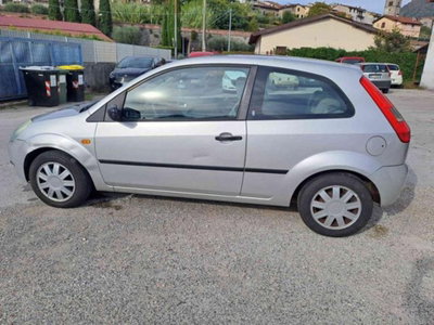 Ford Fiesta 1.2 16V 3p. Ghia (10)
